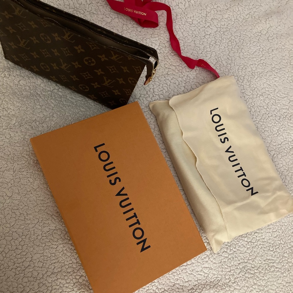 Louis Vuitton Toiletry pouch 26